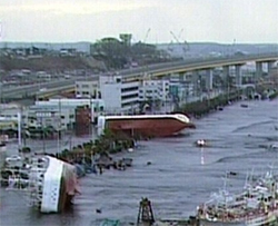 schweres Erdbeben erschüttert Japan, Tsumani mit 10 Meter Wellen überrollt den Pazifik